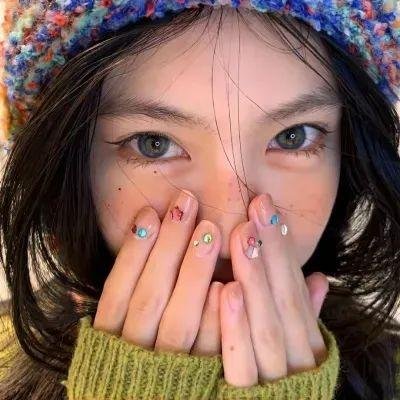 她比烟花寂寞